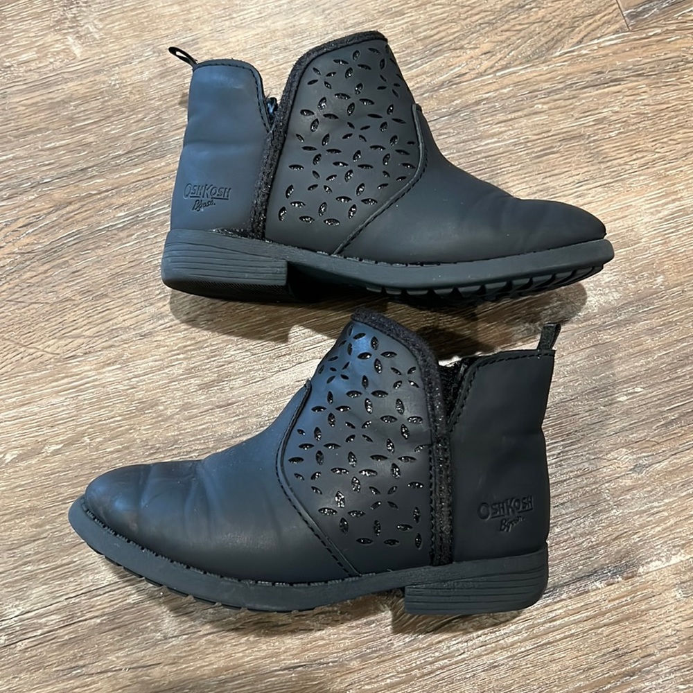 Oshkosh black ankle boots size 9, EUC